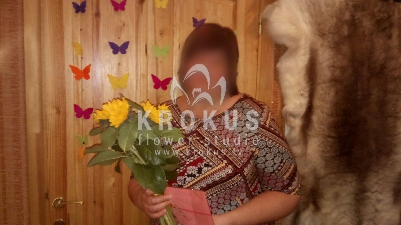 Deliver flowers to Saldus (sunflowershypericumveronica)