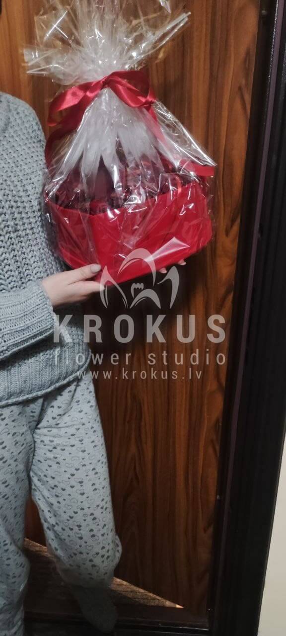 Deliver flowers to Rīga (stylish boxred roses)