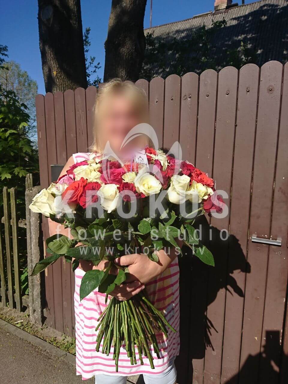 Deliver flowers to Rīga (pink roseswhite rosesorange rosesred rosesyellow roses)