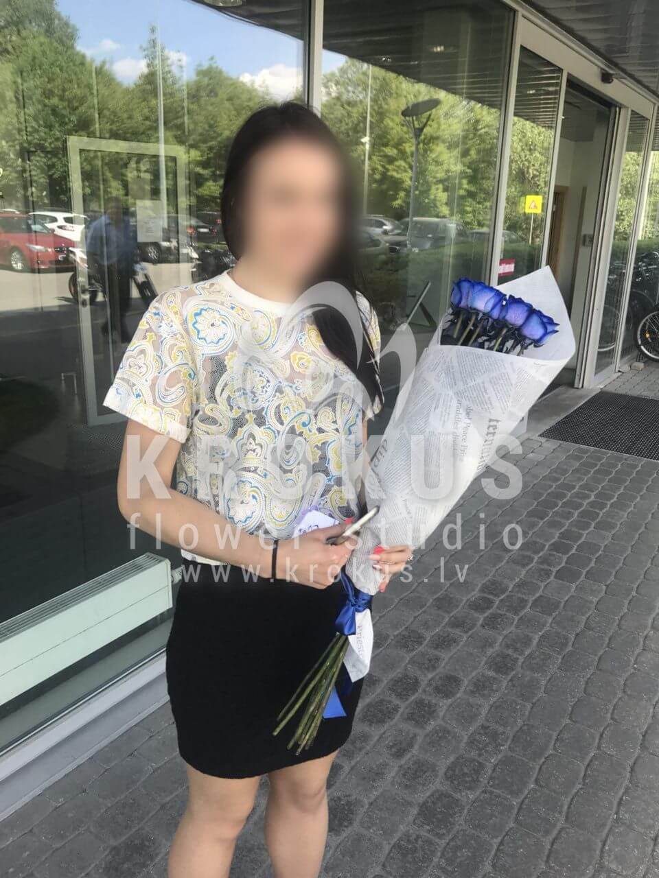 Deliver flowers to Rīga (blue roses)