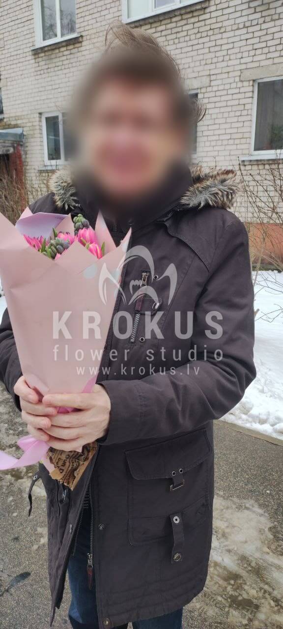 Deliver flowers to Rīga (hyacinthpeony tulips )