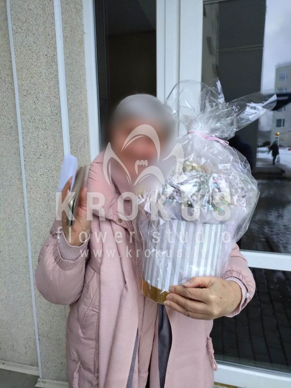 Доставка цветов в город Рига (гипсофиластильная коробка)