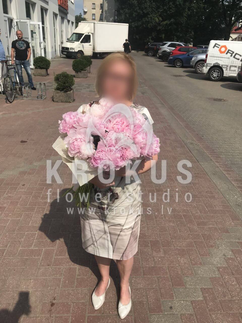 Deliver flowers to Rīga (peonies)