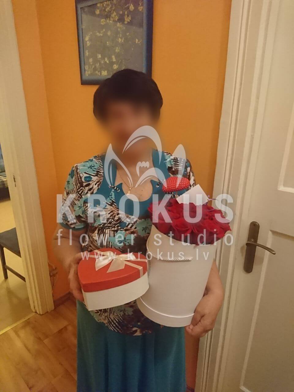Deliver flowers to Rīga (boxred roses)