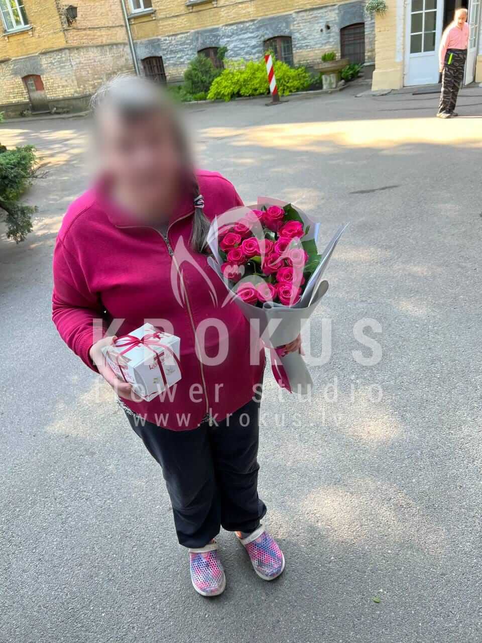 Deliver flowers to Rīga (pink roses)