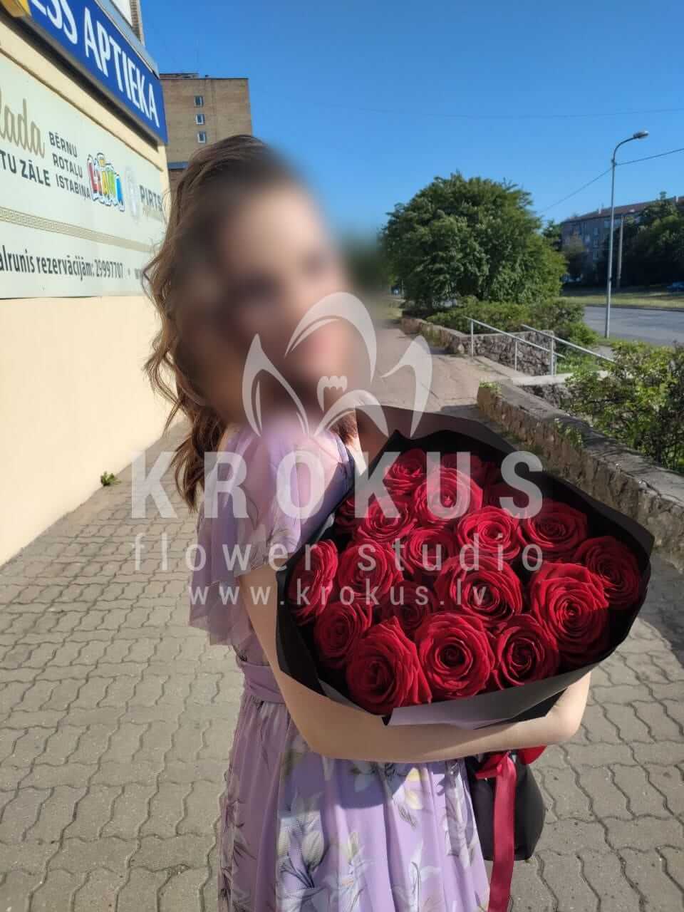 Deliver flowers to Rīga (red roses)