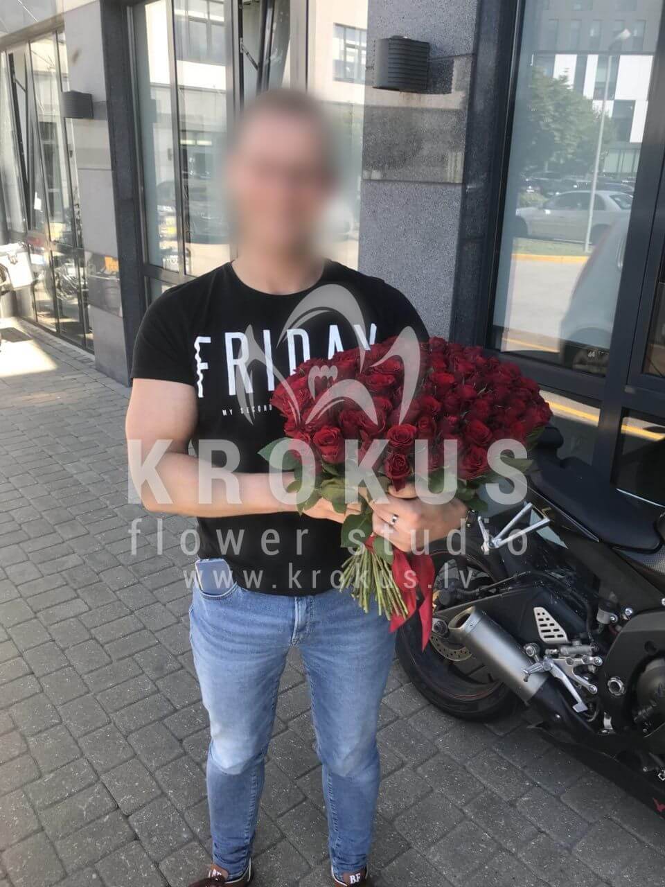 Deliver flowers to Riga (red roses)
