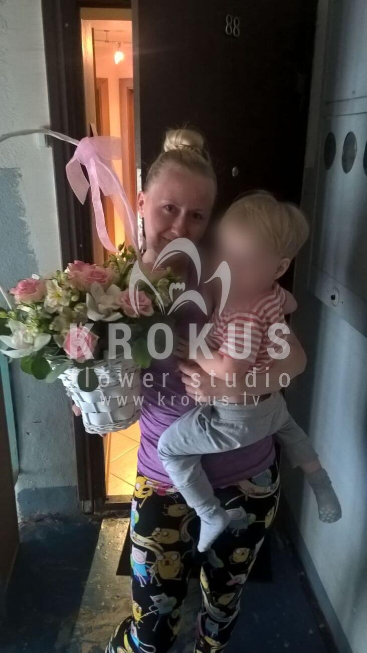 Deliver flowers to Latvia (shrub rosespink rosesclovesstaticewaxflowersalal)