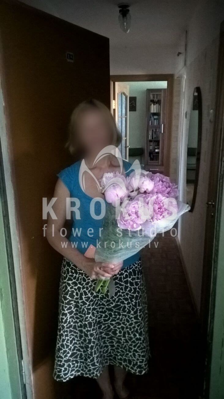 Deliver flowers to Latvia (peonies)