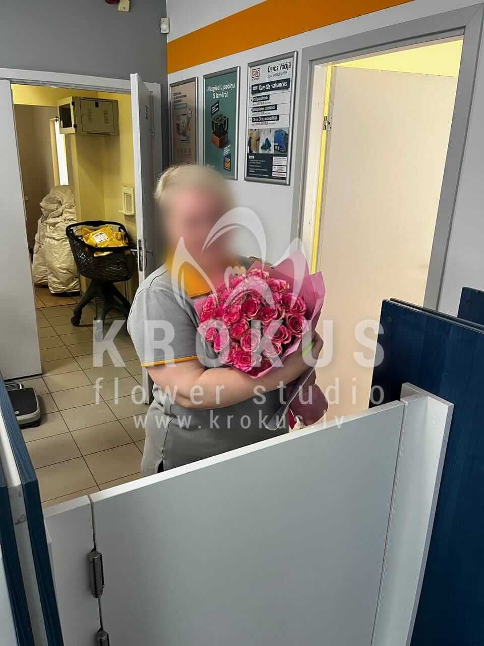 Deliver flowers to Rīga (pink roses)