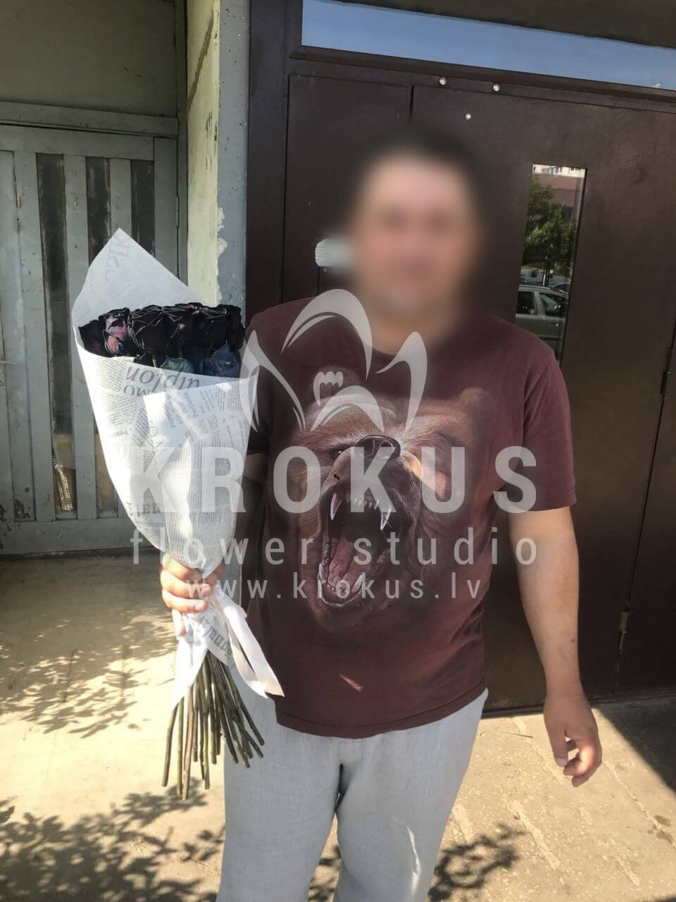 Deliver flowers to Rīga (black roses)