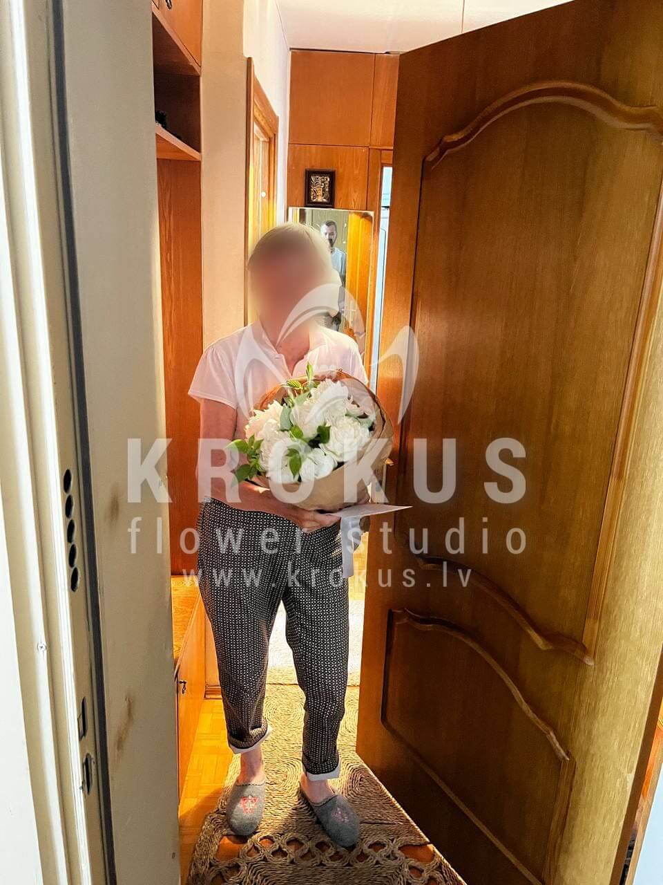 Deliver flowers to Valdlauči (peonies)