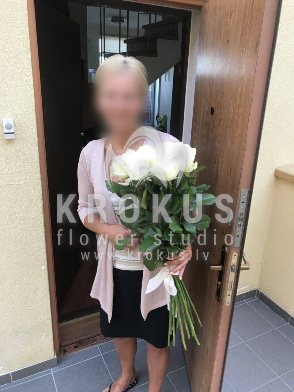 Deliver flowers to Rīga (white roses)