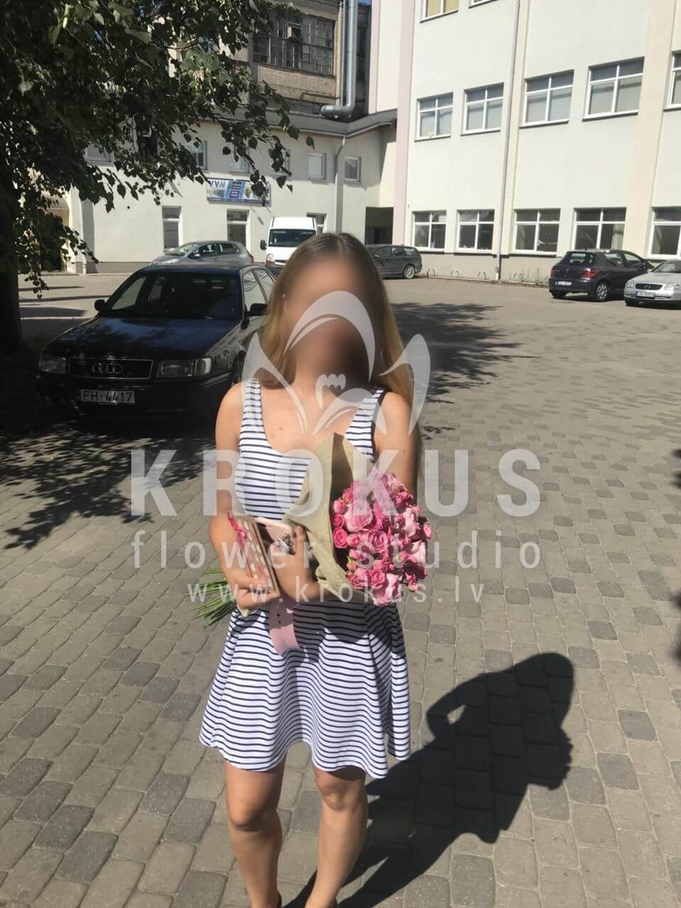 Deliver flowers to Rīga (shrub rosespink roses)