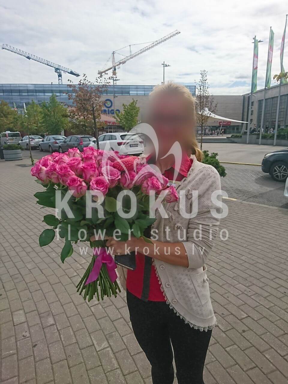 Deliver flowers to Rīga (pink roses)