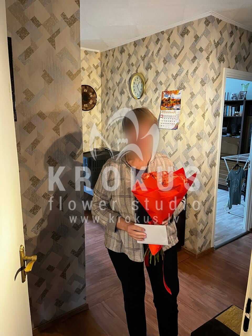 Deliver flowers to Rīga (bicolor roses)