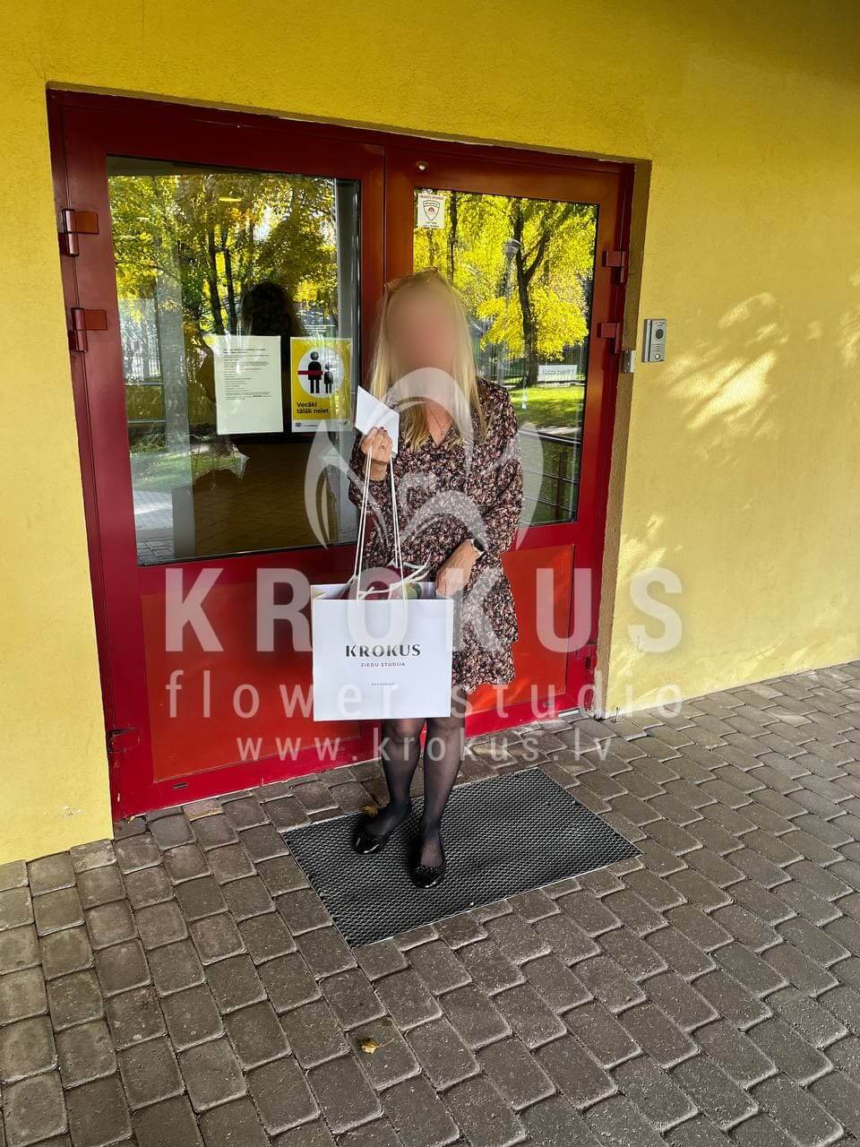 Deliver flowers to Rīga ()