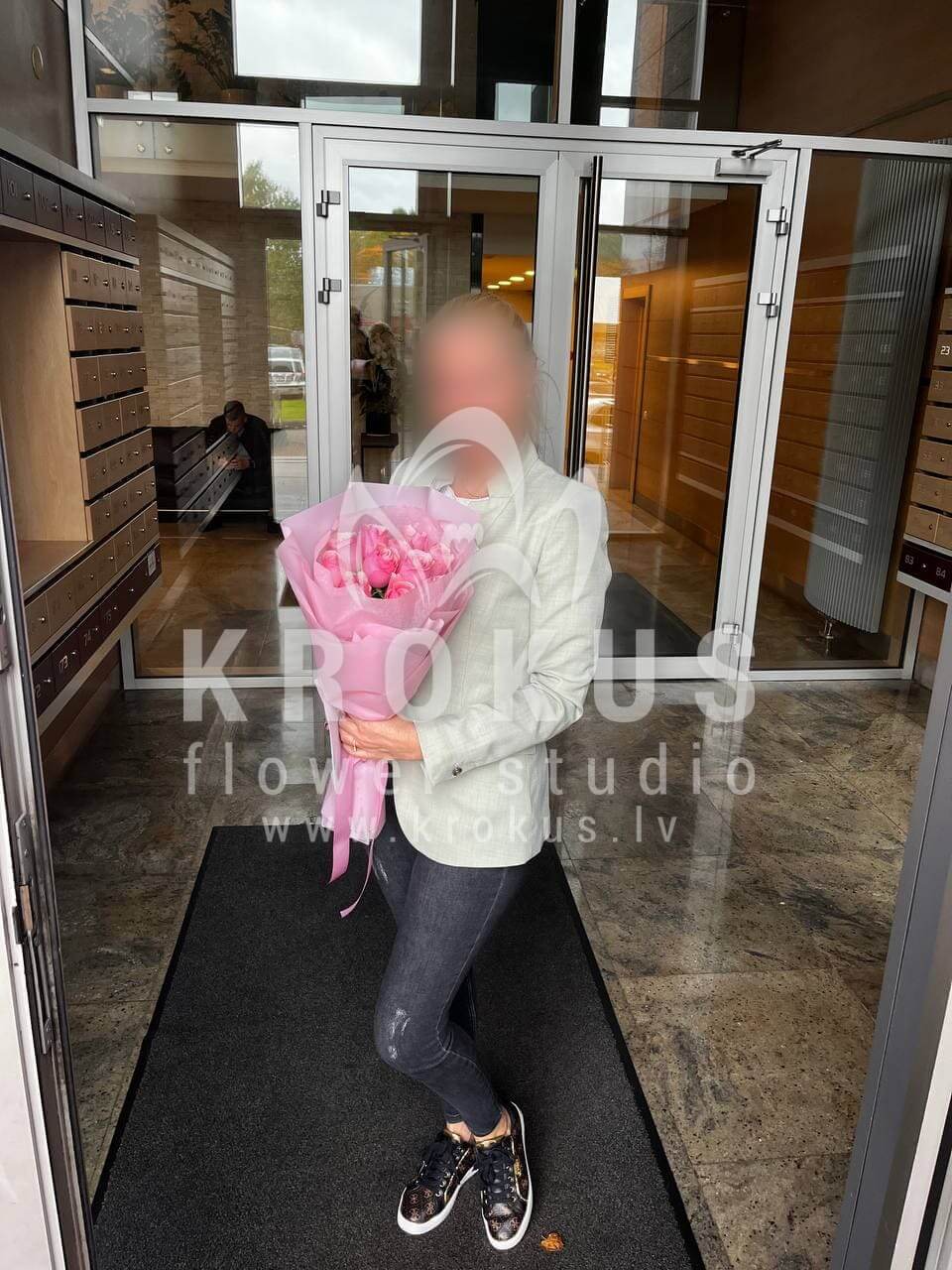 Deliver flowers to Rīga (pink roses)