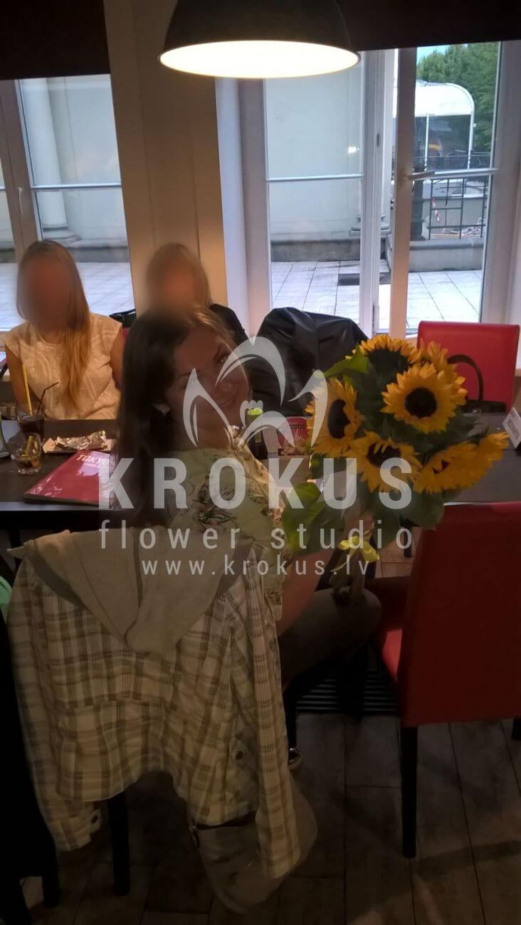 Deliver flowers to Latvia (sunflowers)