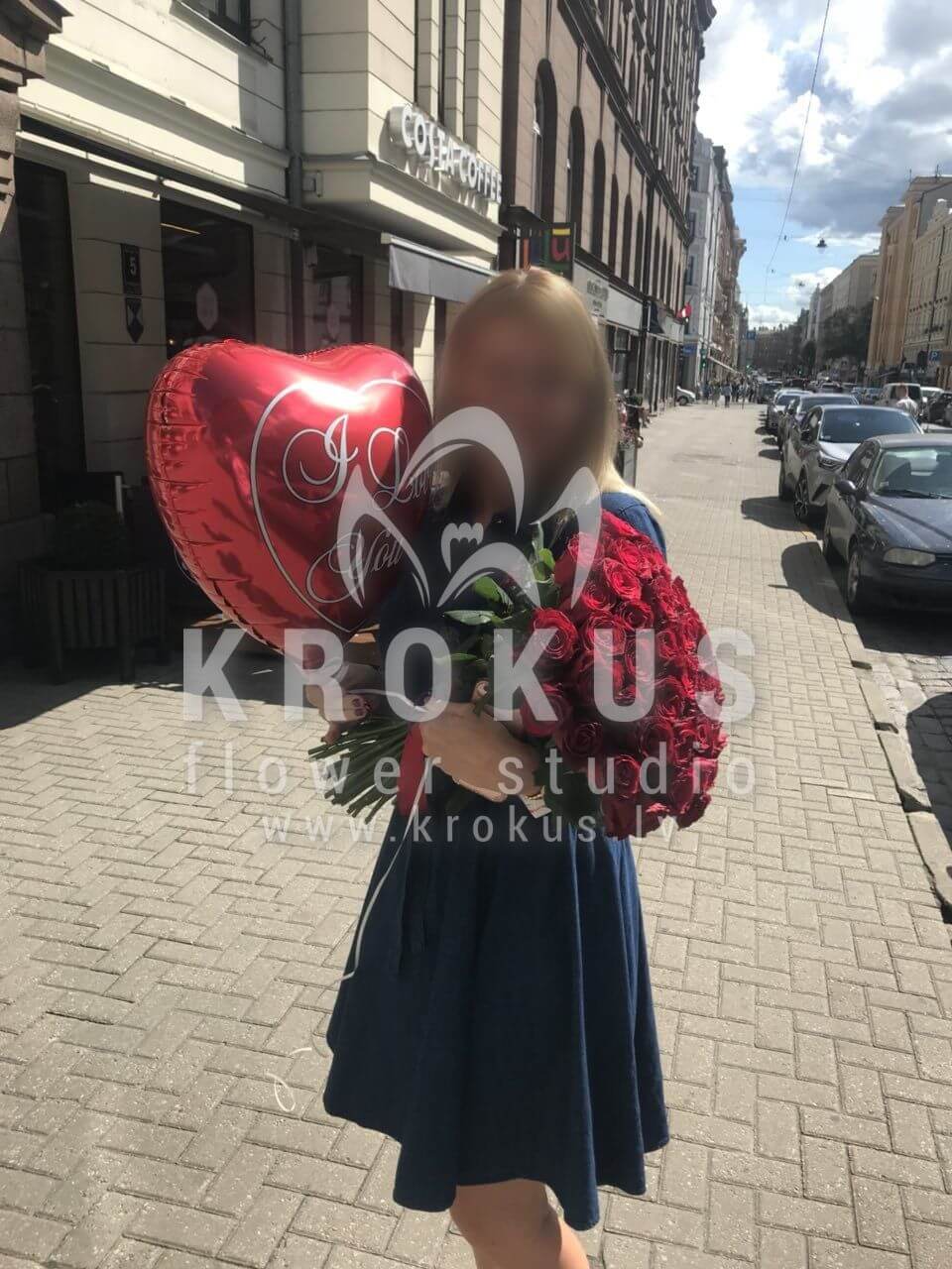 Ziedu piegāde Latvia Rīga (melnas rozessarkanas rozes)