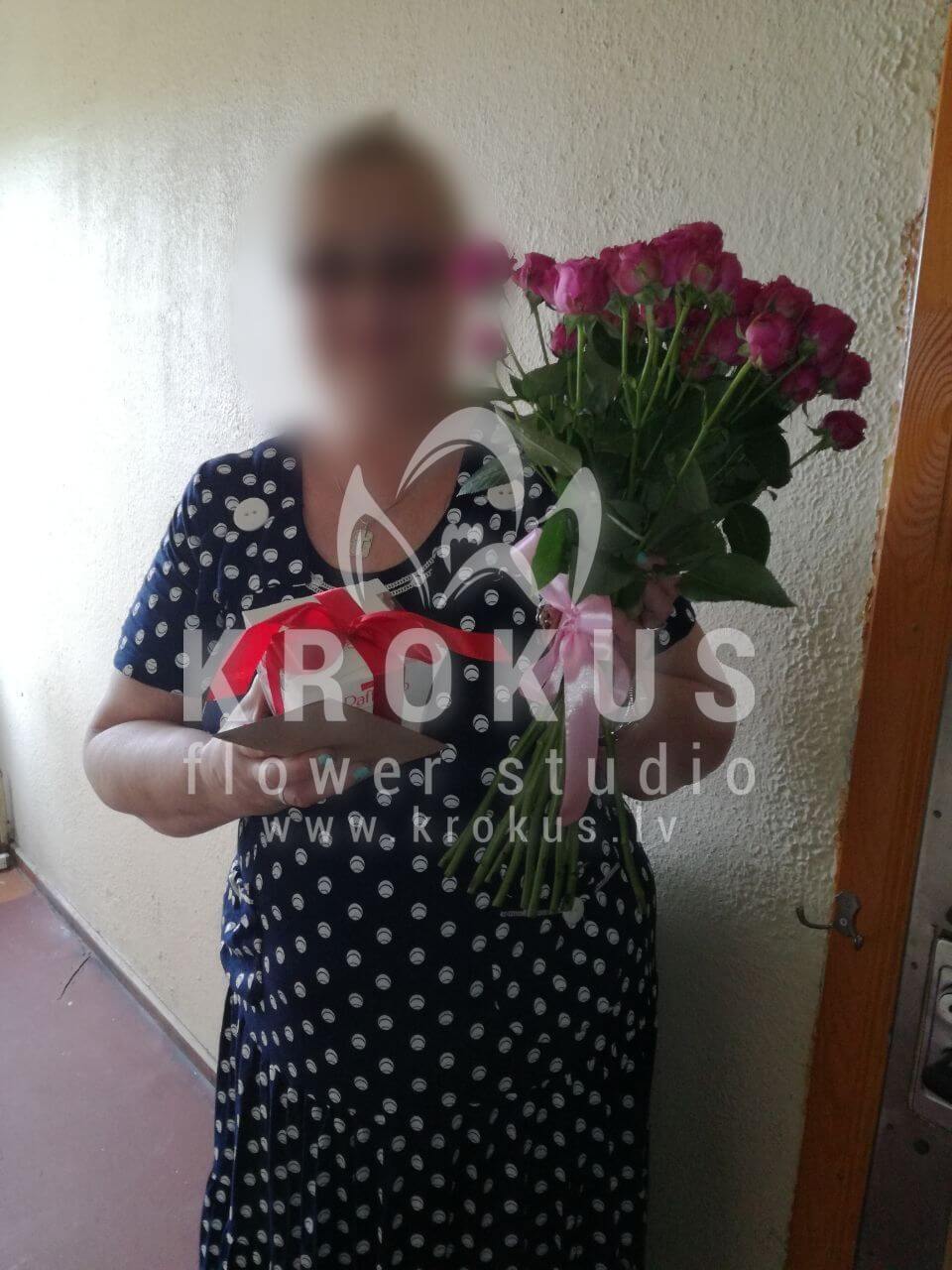 Deliver flowers to Rīga (shrub roses)