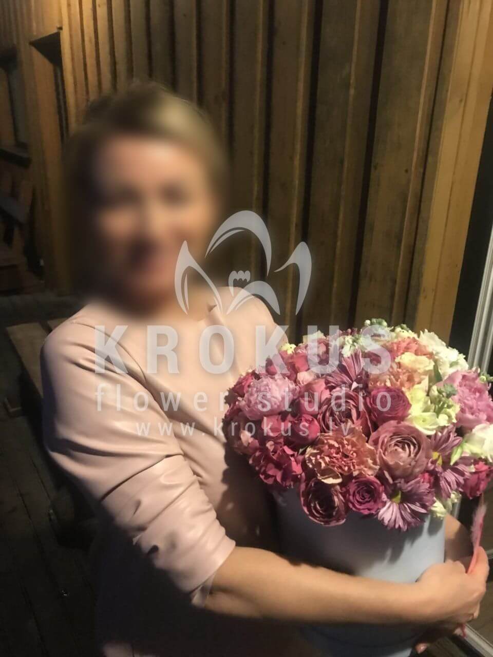 Deliver flowers to Jaunmārupe (shrub rosespink rosesskimmiadahliaastrantiapeony roseshydrangeasozothamnuslisianthuses (eustoma))