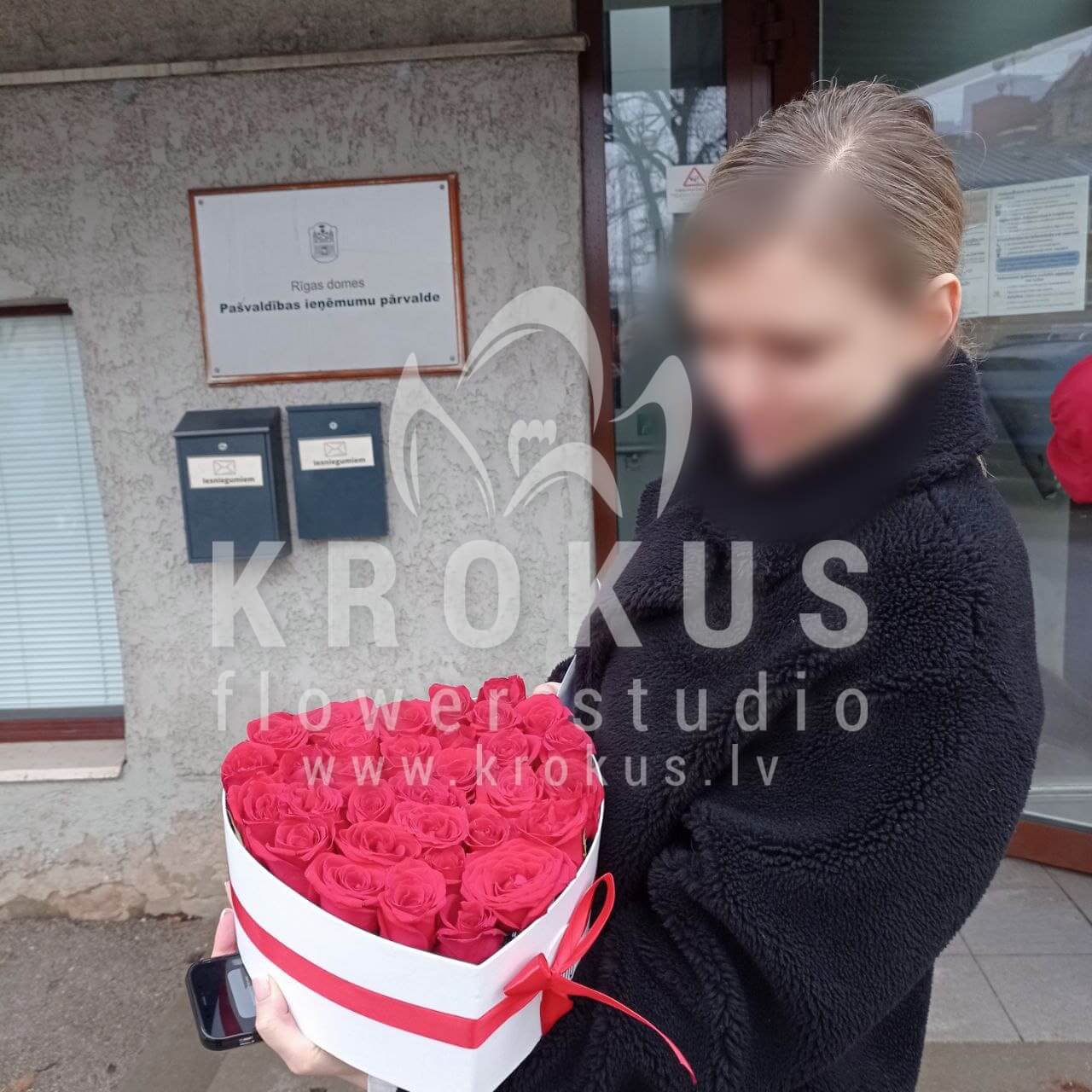 Deliver flowers to Rīga (red roses)