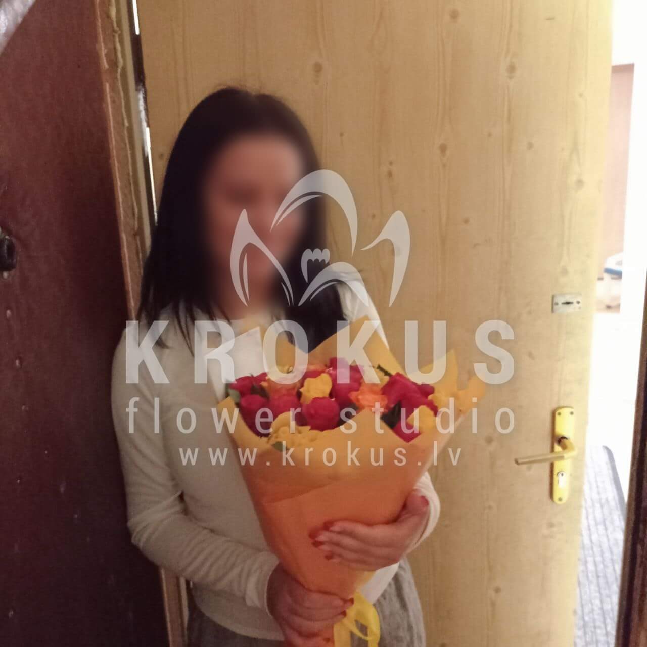 Deliver flowers to Rīga (pink roseswhite rosesorange rosesred rosesyellow roses)