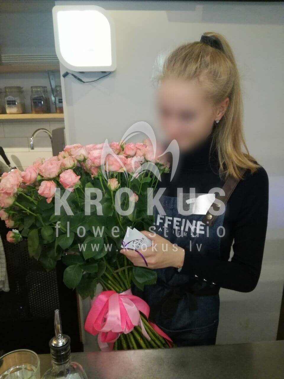 Deliver flowers to Rīga (shrub roses)