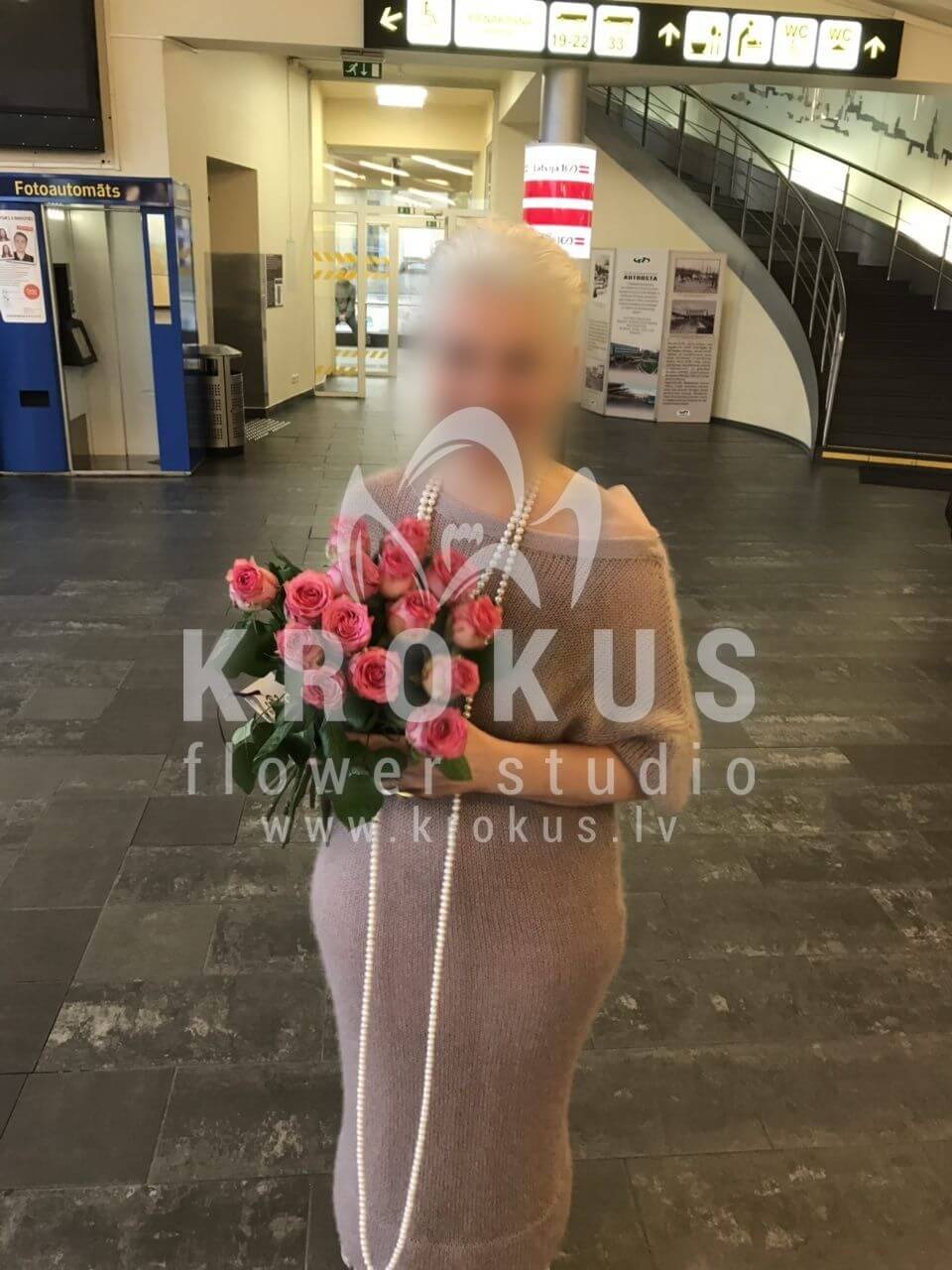 Deliver flowers to Rīga (pink roses)