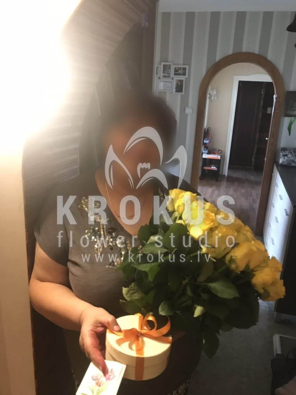 Deliver flowers to Rīga (yellow roses)