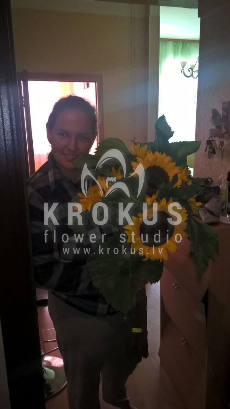 Deliver flowers to Latvia (sunflowers)