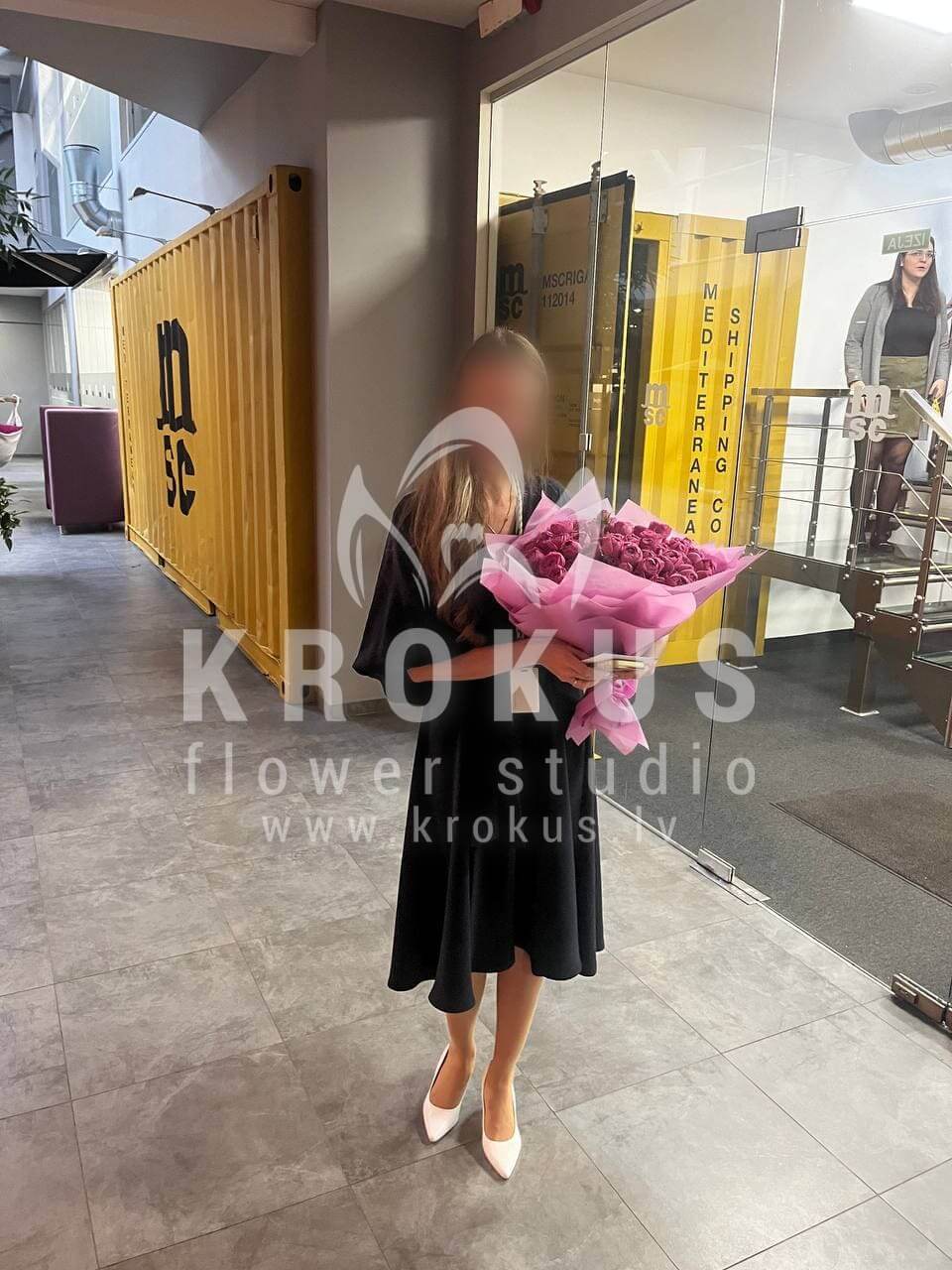 Deliver flowers to Rīga (shrub rosespink rosespeony roses)