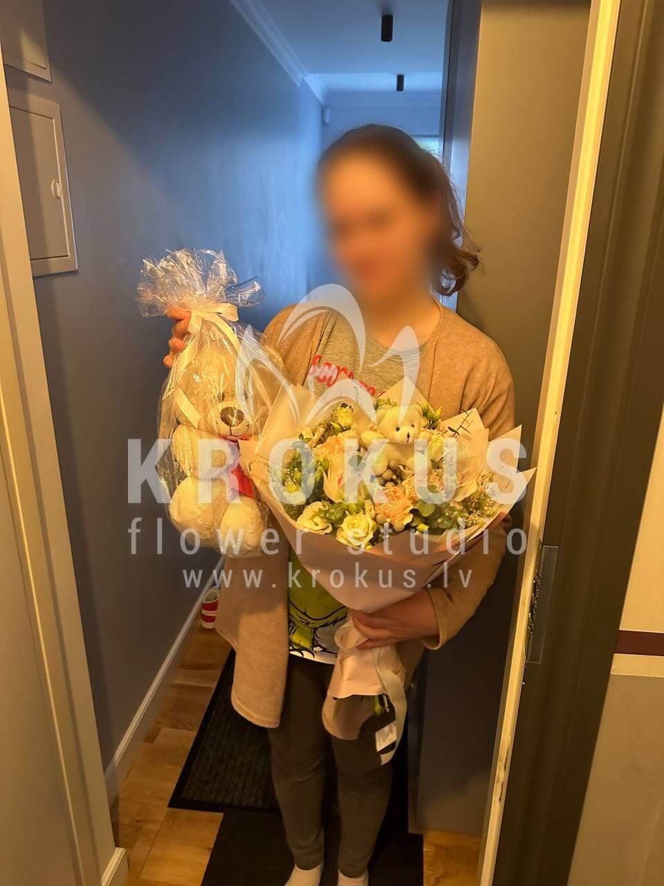 Deliver flowers to Rīga (clovesbruniaastilbeorchidslisianthuses (eustoma))