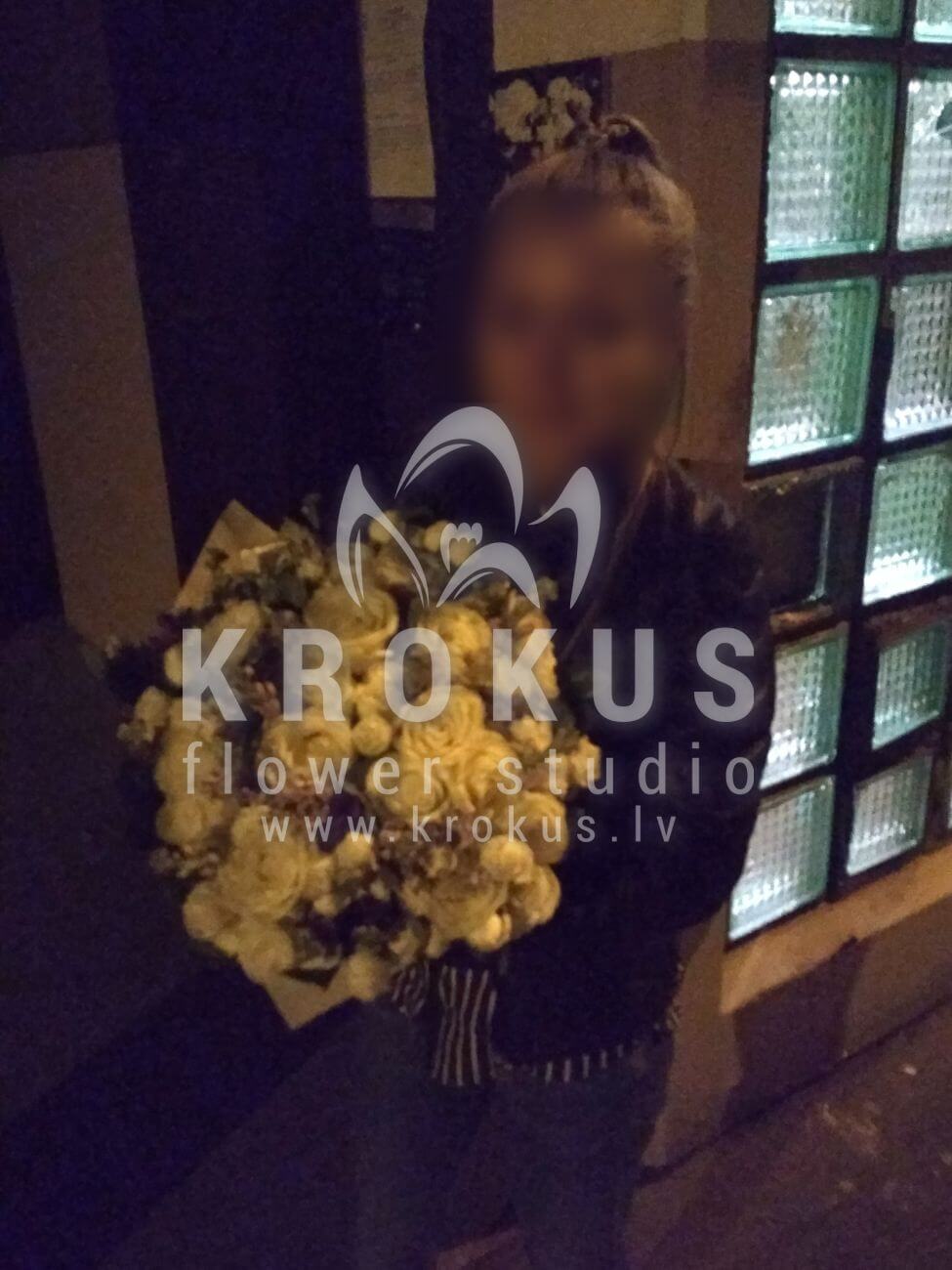 Deliver flowers to Rīga (shrub rosesmatthiolawhite roseswaxflowersalalcheesewood)