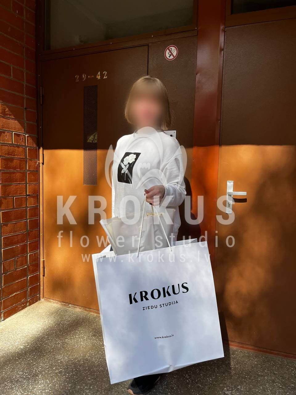 Доставка цветов в город Baloži (белые розы)