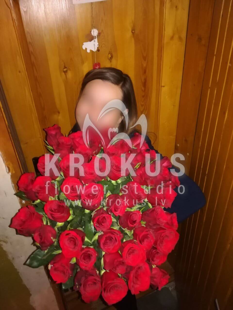 Deliver flowers to Ērgļi (red roses)