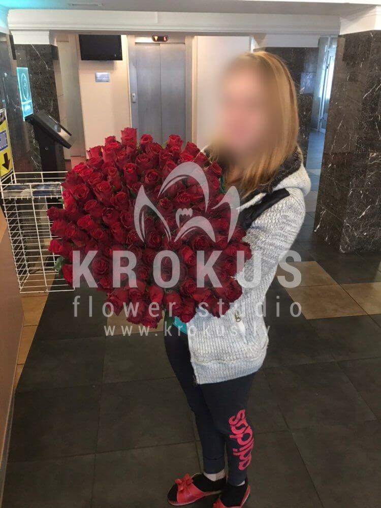 Доставка цветов в город Рига (розовые розыкрасные розы)