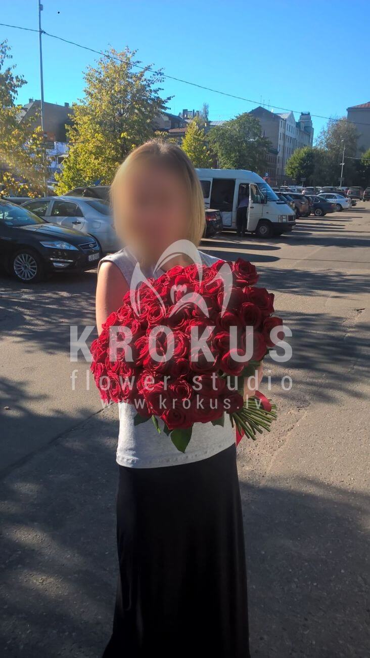 Deliver flowers to Latvia (red roses)