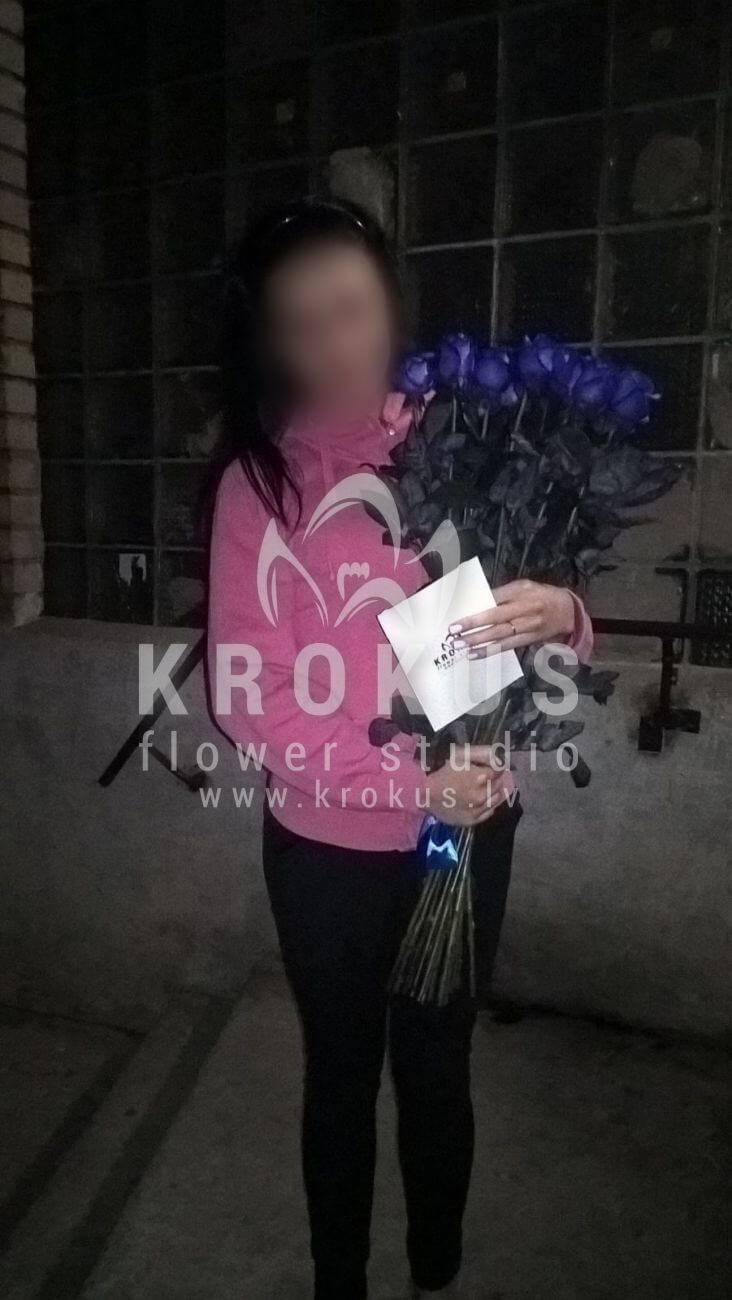 Deliver flowers to Latvia (blue roses)