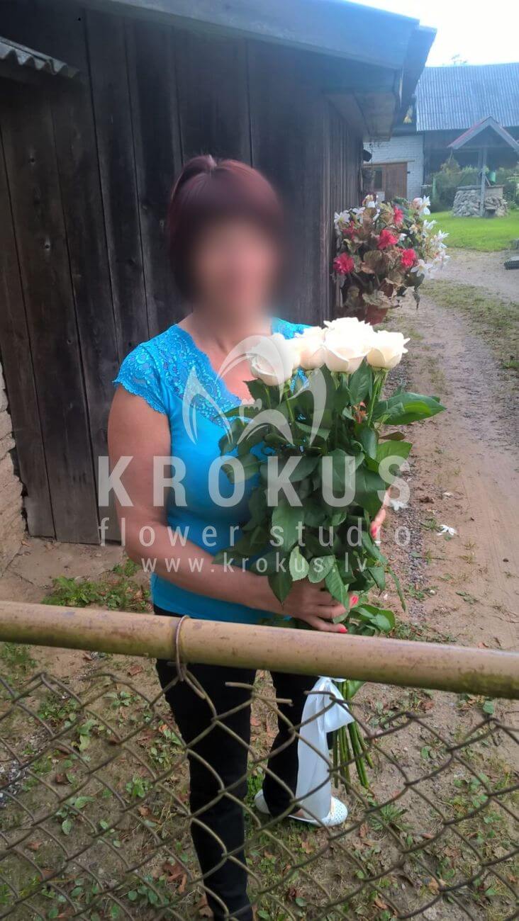 Deliver flowers to Latvia (white roses)