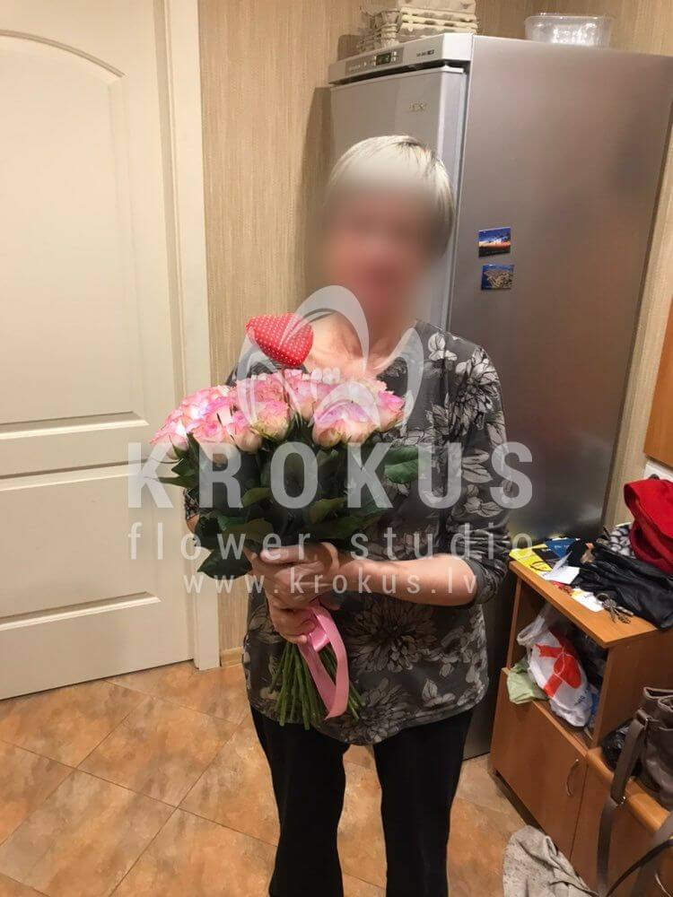 Deliver flowers to Rīga (pink roses)