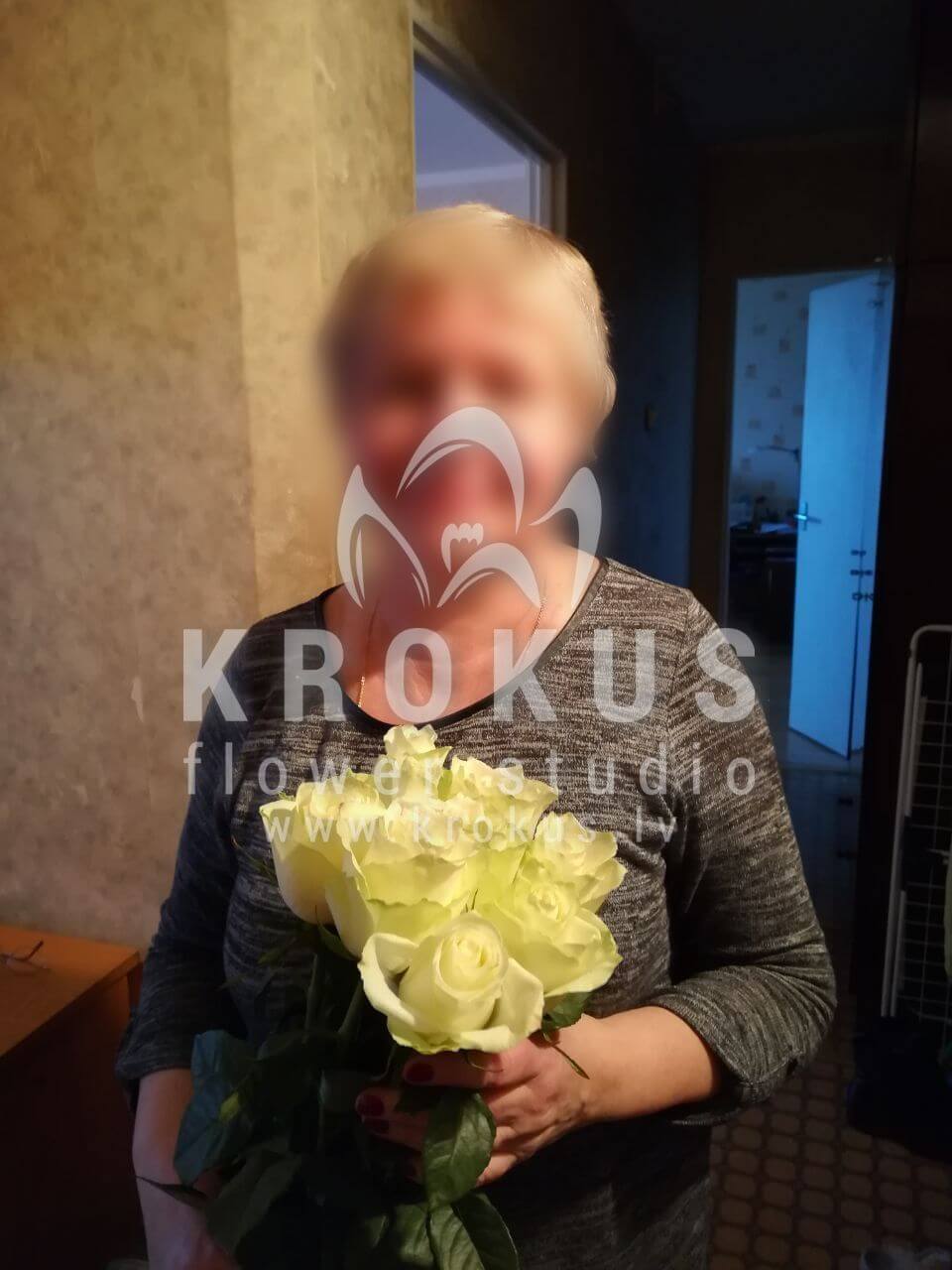 Deliver flowers to Rīga ()