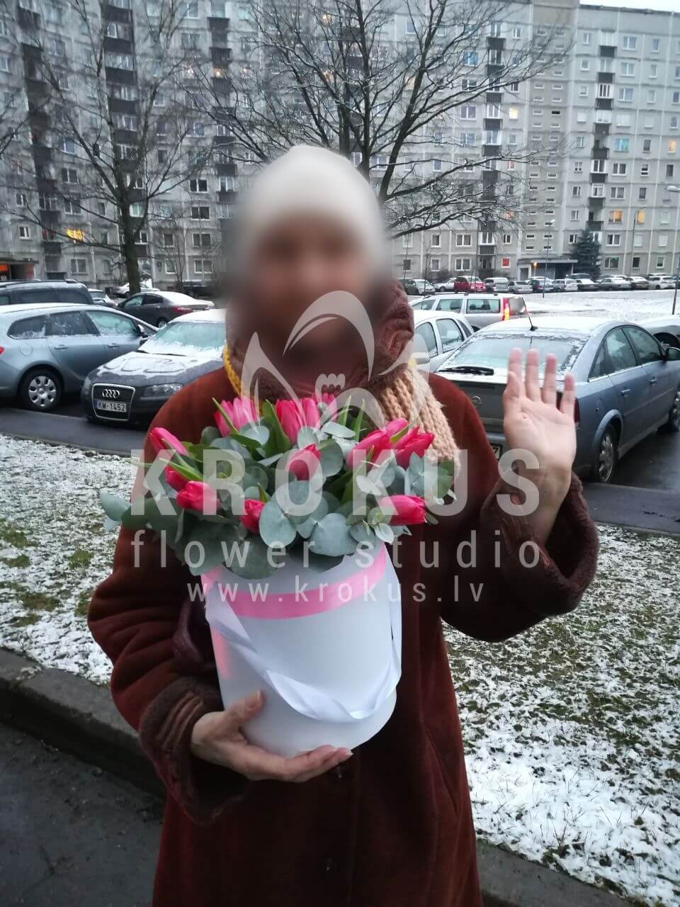 Доставка цветов в город Рига (тюльпаныстильная коробкаэвкалипт)