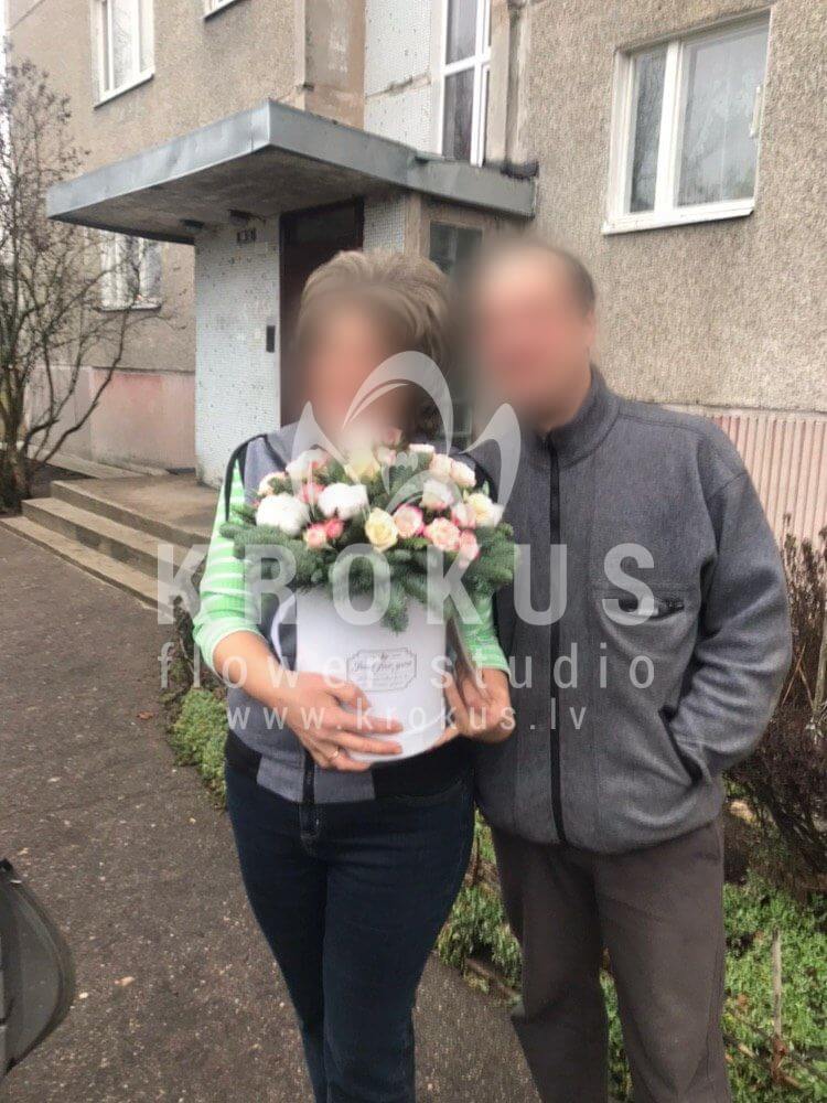 Deliver flowers to Rīga (shrub rosesdecorstylish boxcream rosescottonnoble fir)