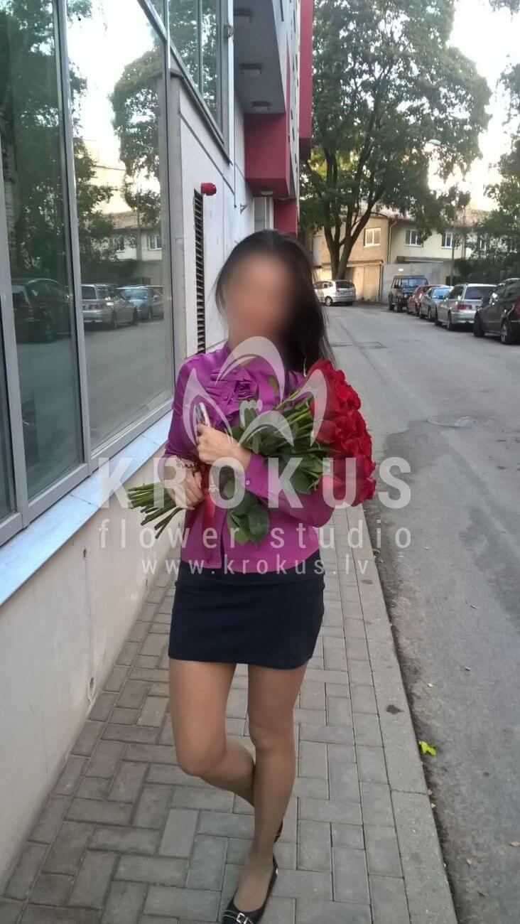 Deliver flowers to Latvia (red roses)