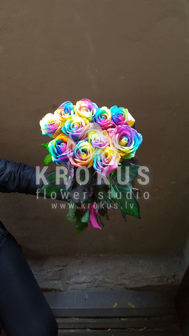 Deliver flowers to Latvia (bicolor roses)