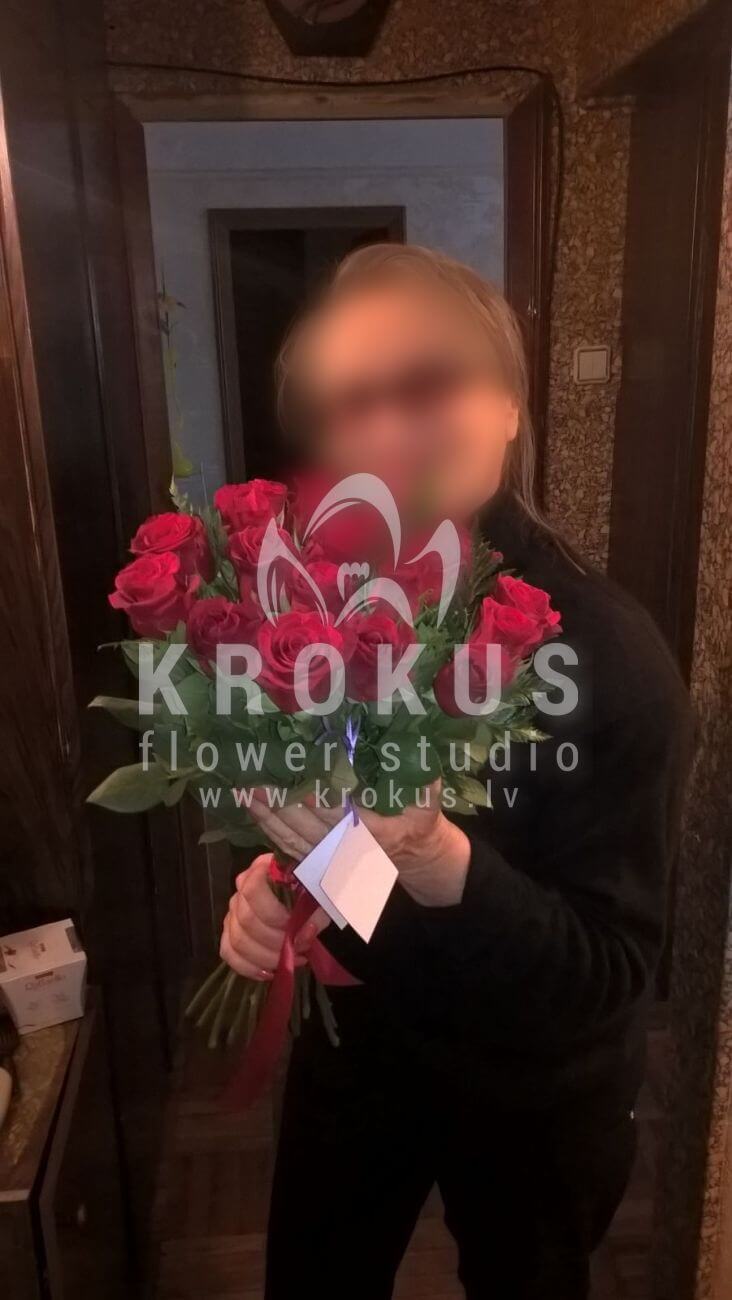 Deliver flowers to Latvia ()