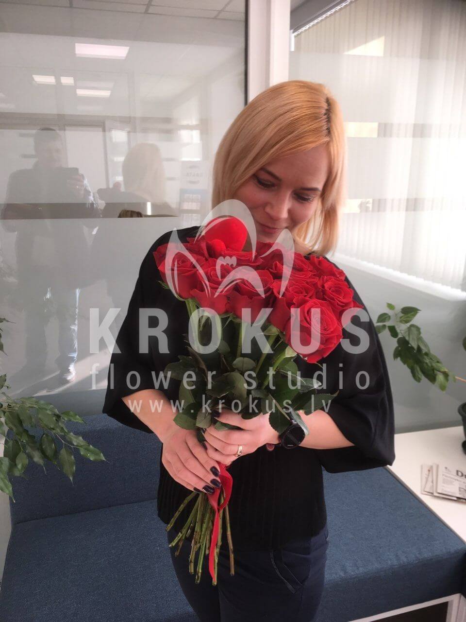 Deliver flowers to Cēsis (decorred roses)