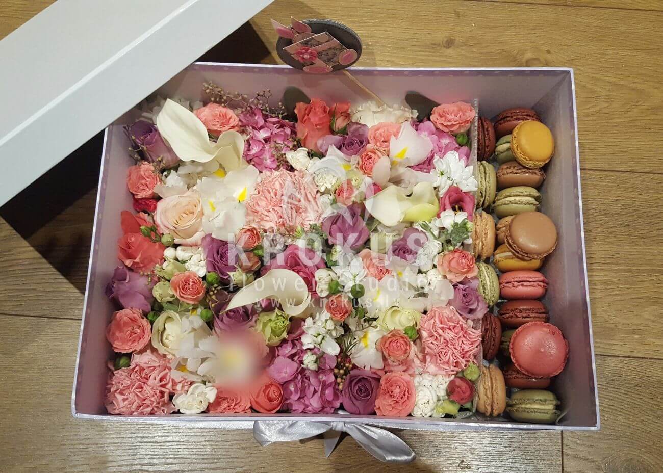 Deliver flowers to Latvia (box)